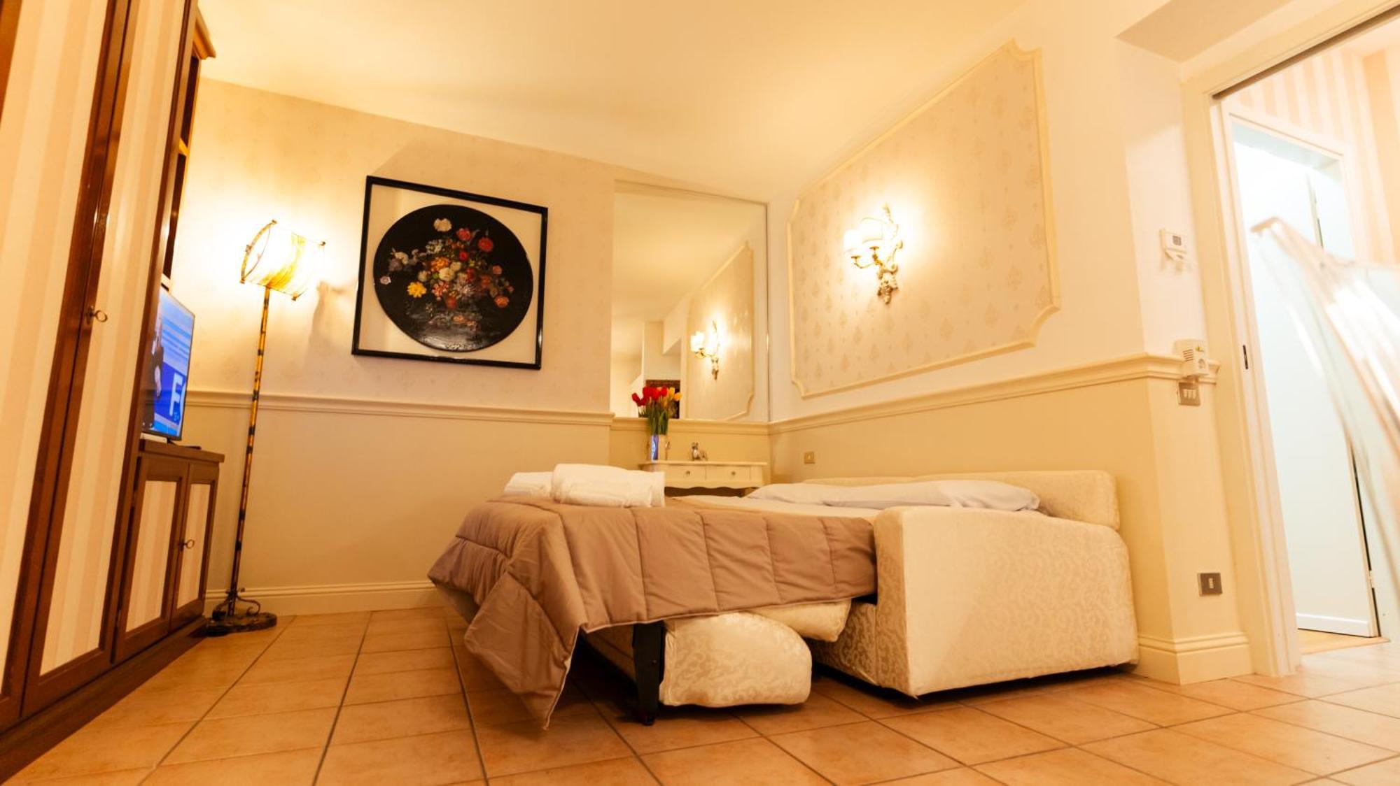 New Cozy Apartment - City Centre Lecco Exteriör bild
