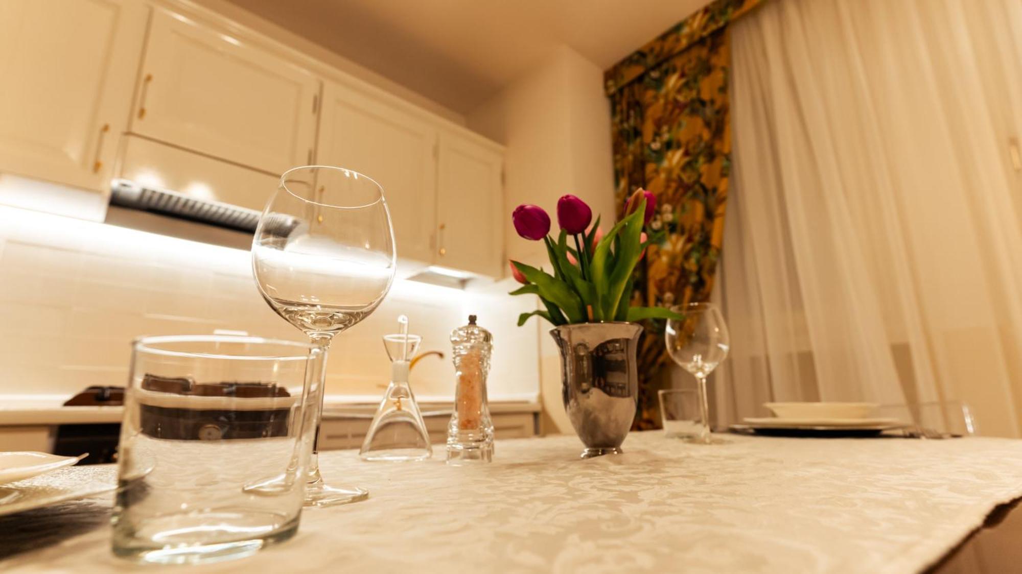 New Cozy Apartment - City Centre Lecco Exteriör bild