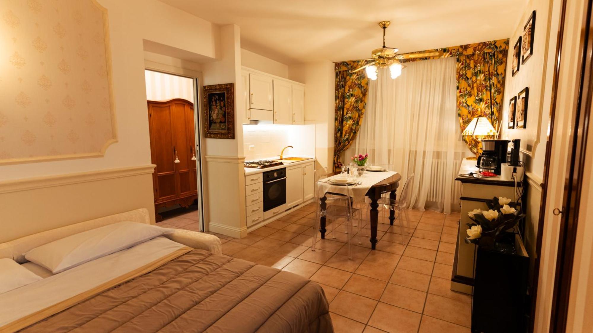 New Cozy Apartment - City Centre Lecco Exteriör bild