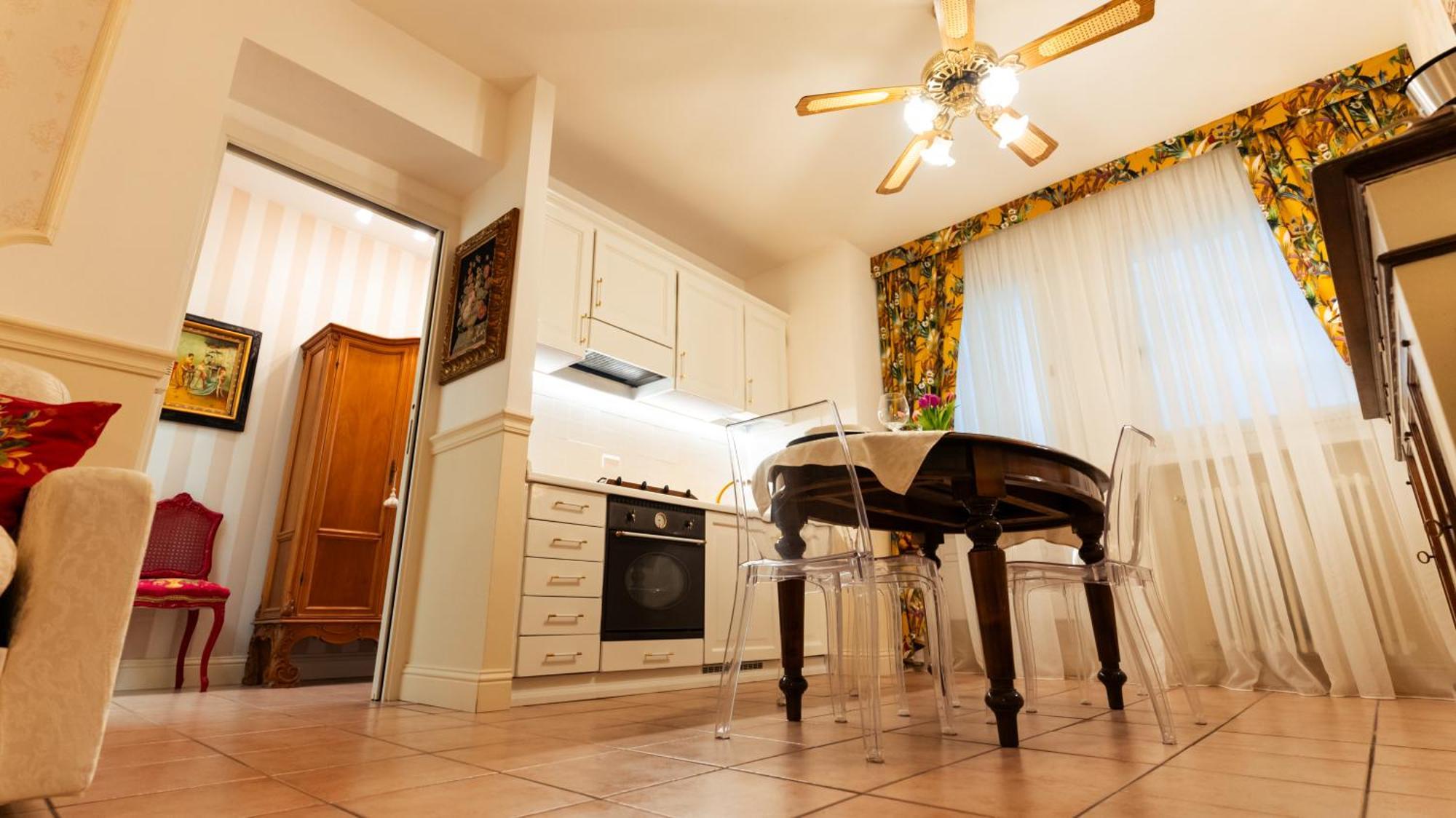 New Cozy Apartment - City Centre Lecco Exteriör bild