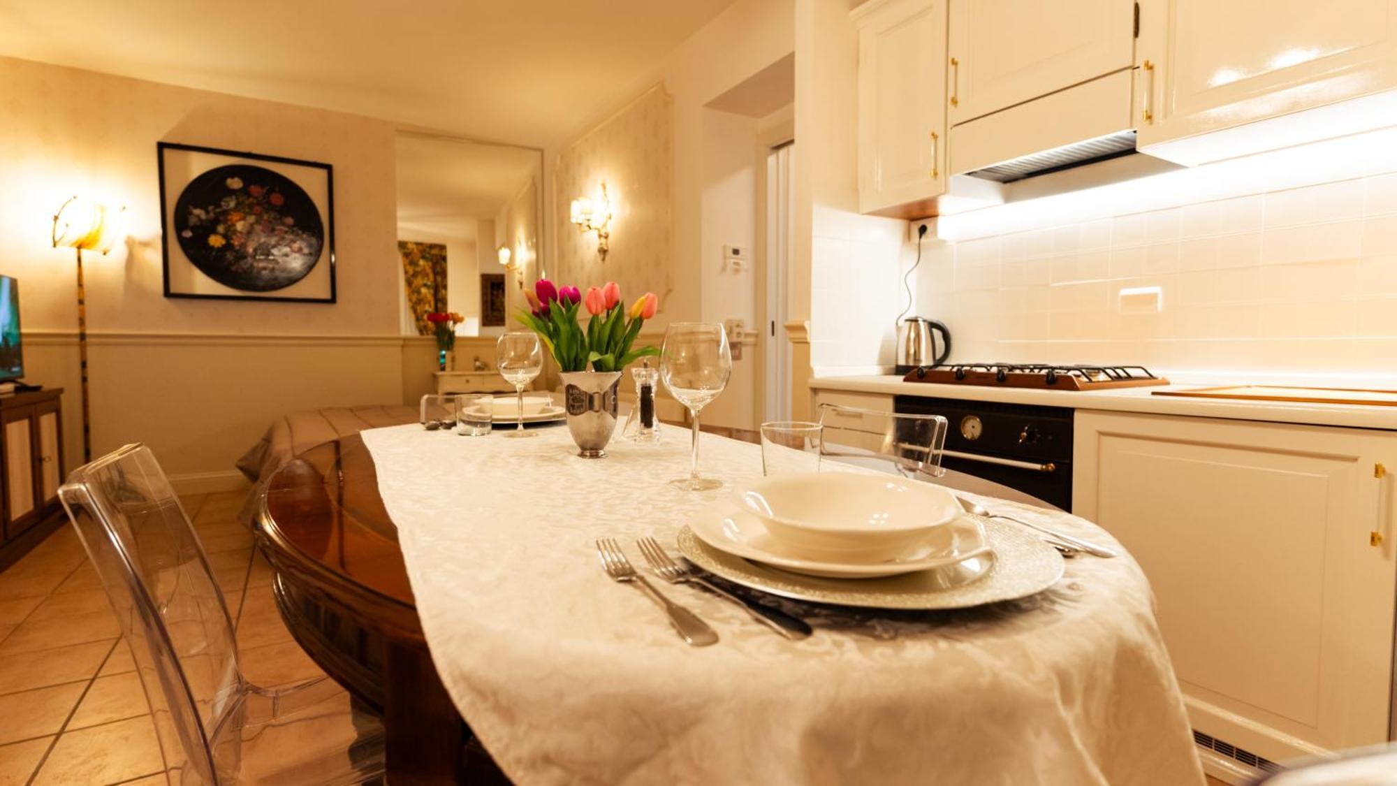 New Cozy Apartment - City Centre Lecco Exteriör bild