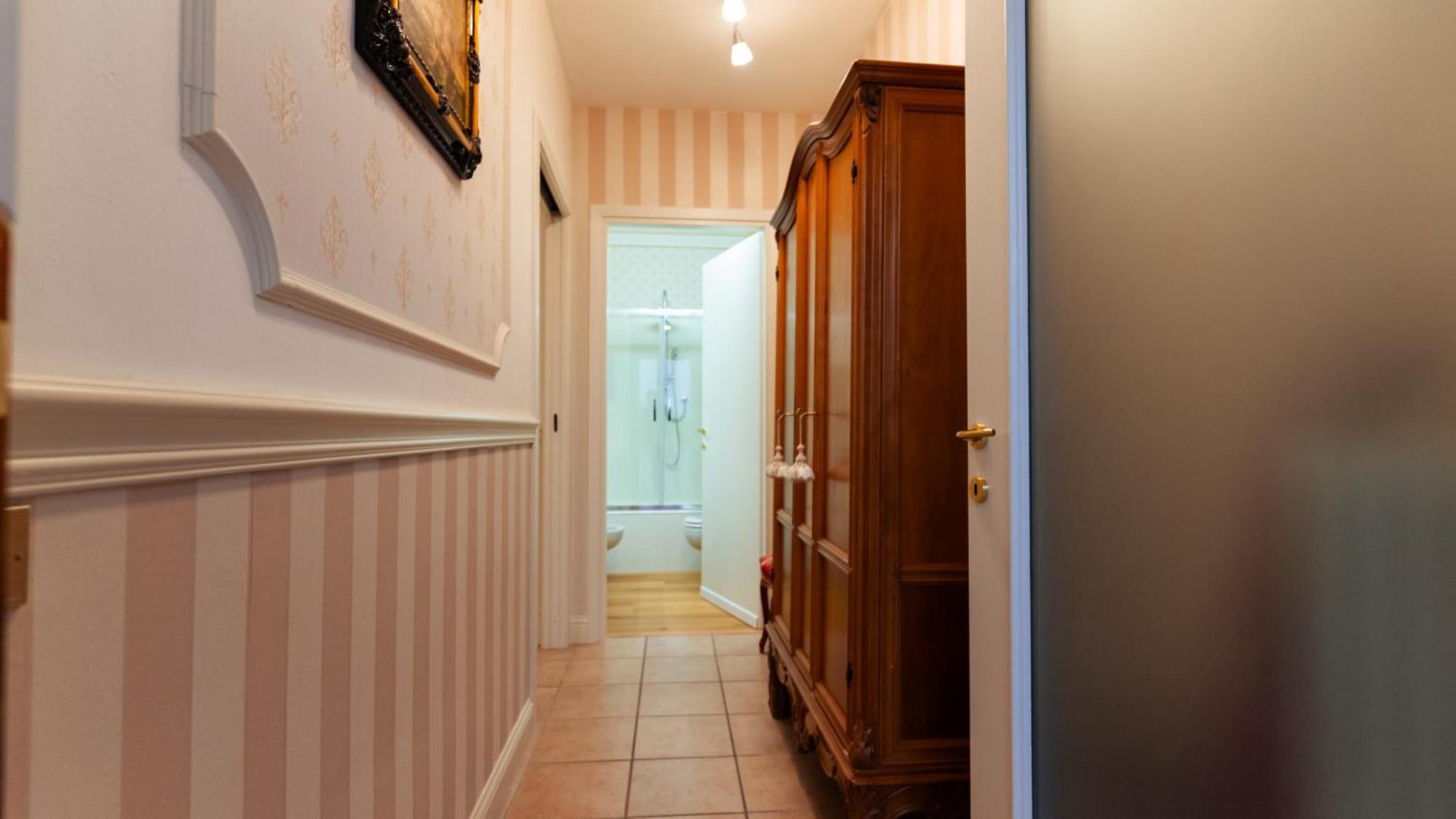 New Cozy Apartment - City Centre Lecco Exteriör bild
