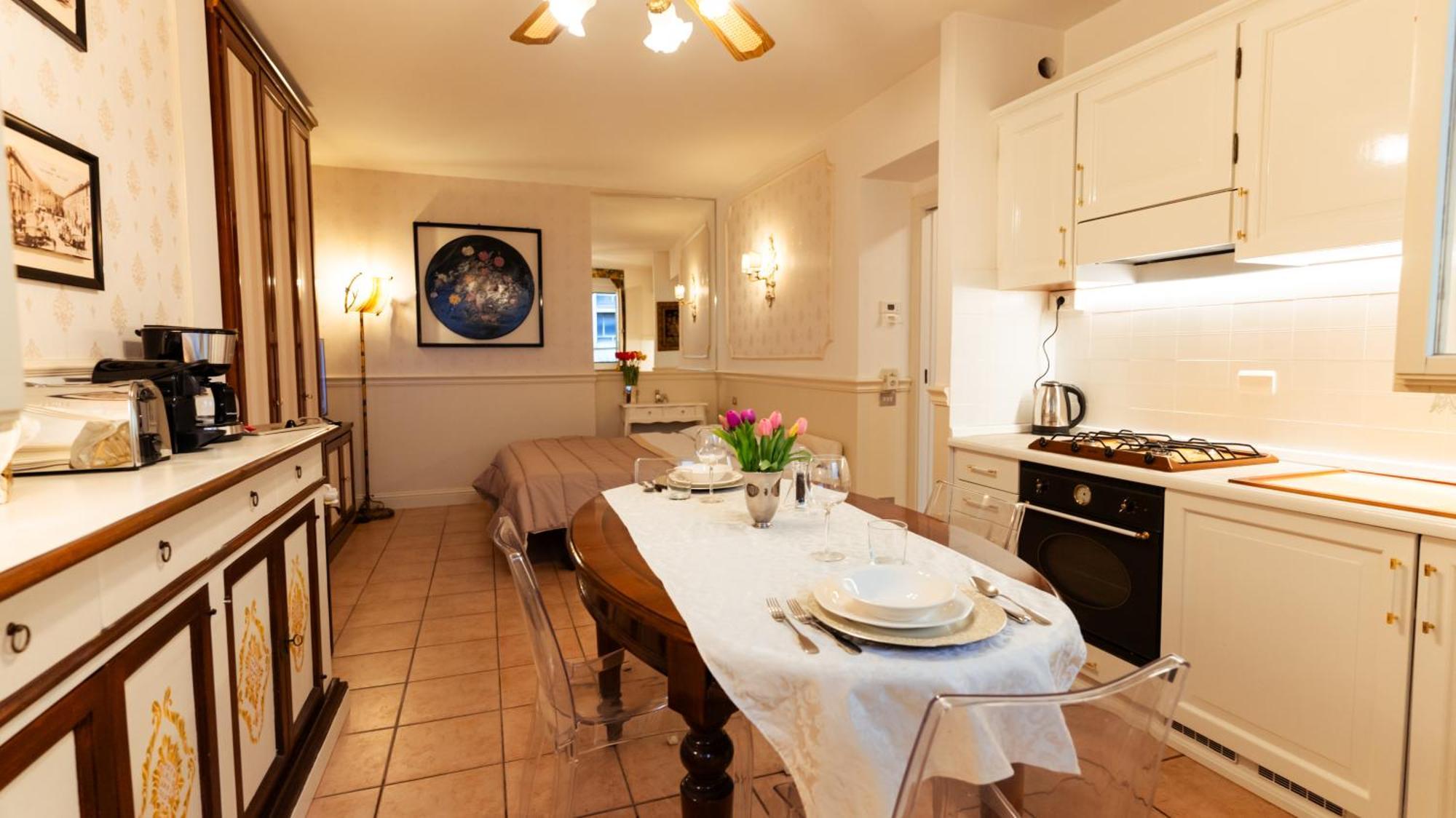 New Cozy Apartment - City Centre Lecco Exteriör bild
