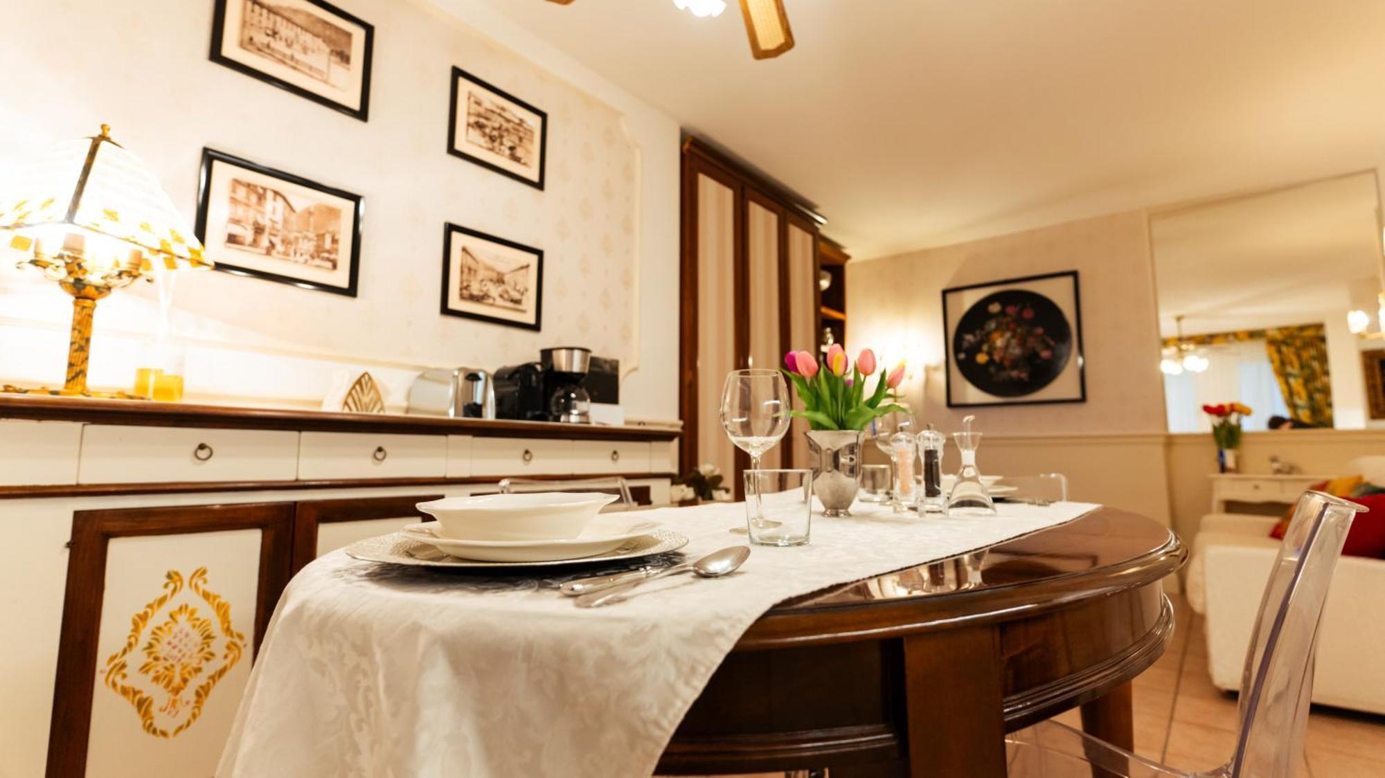 New Cozy Apartment - City Centre Lecco Exteriör bild