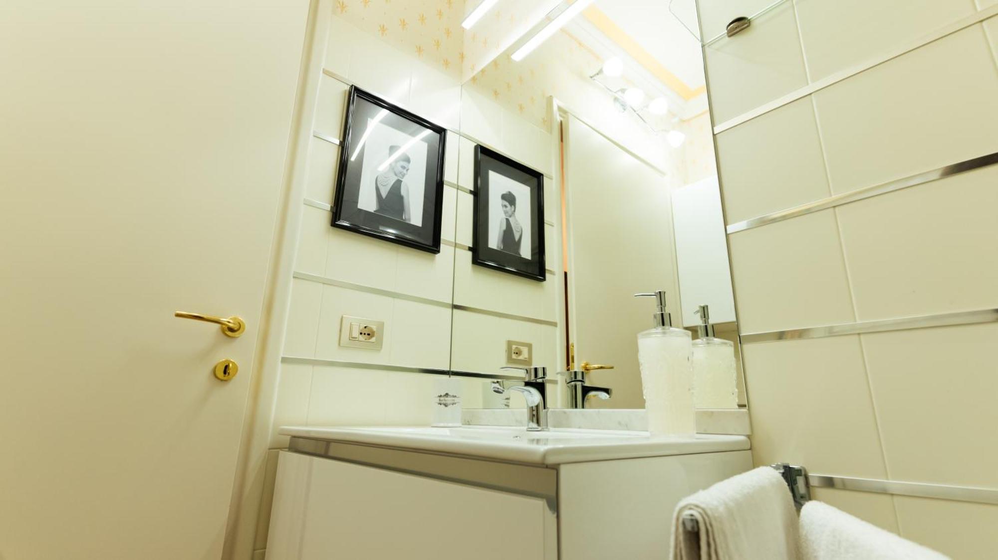 New Cozy Apartment - City Centre Lecco Exteriör bild
