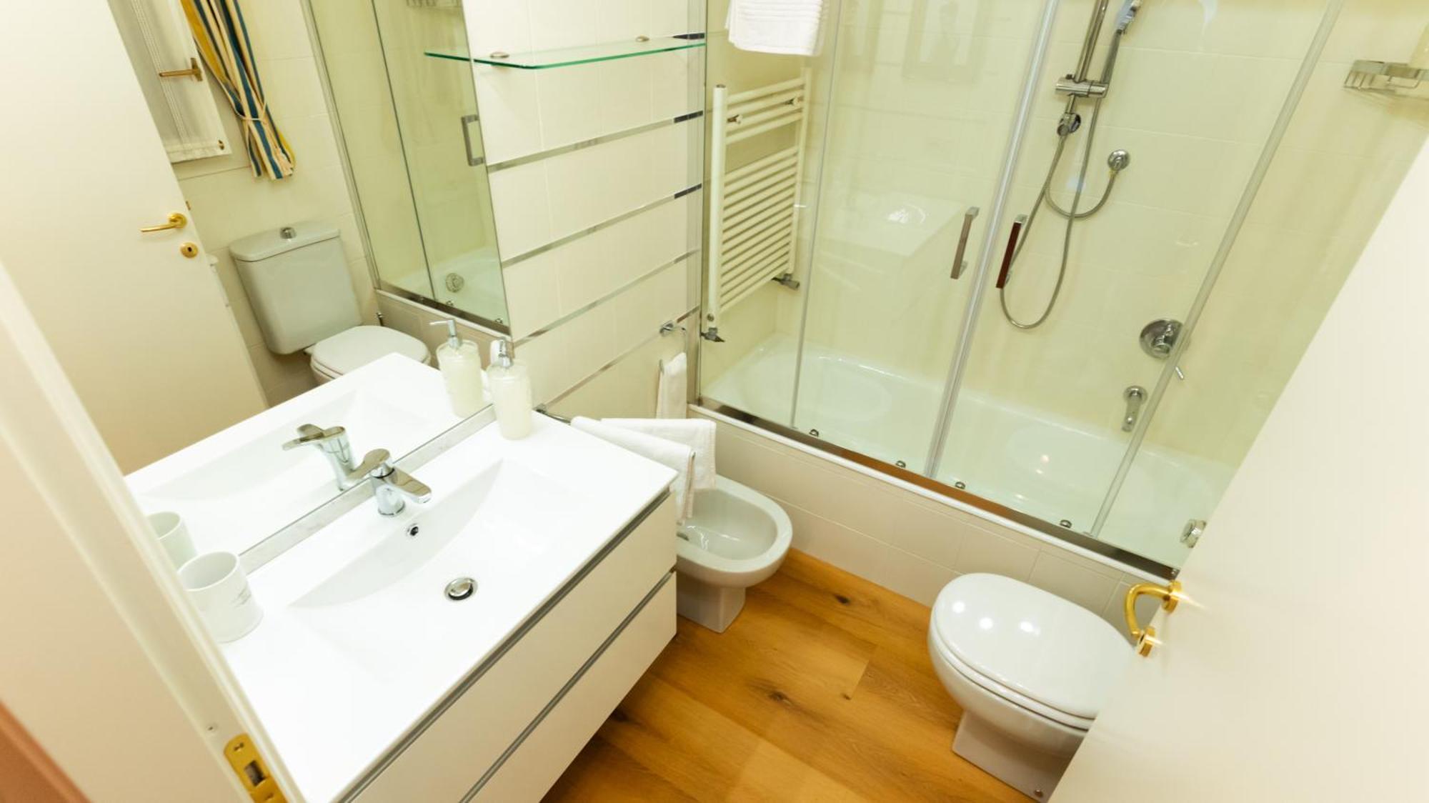 New Cozy Apartment - City Centre Lecco Exteriör bild
